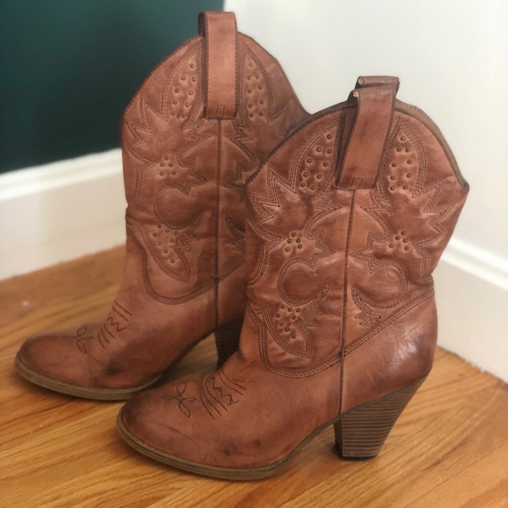 MIA saddle brown cowboy boots Sz 7❣️